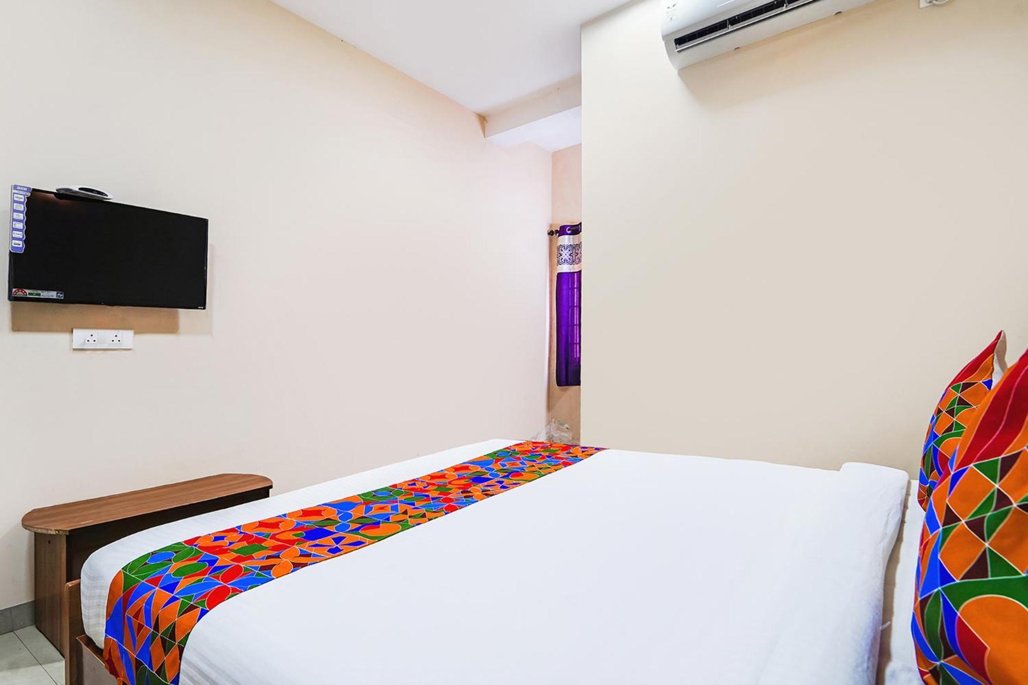 Fabexpress Uv Residency - 700M From Coimbatore International Airport Irugur Екстер'єр фото