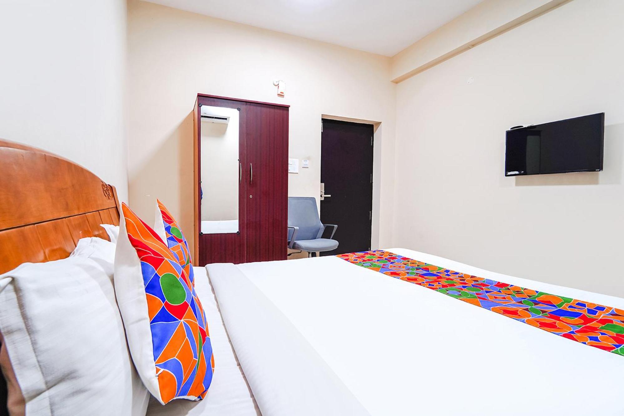 Fabexpress Uv Residency - 700M From Coimbatore International Airport Irugur Екстер'єр фото