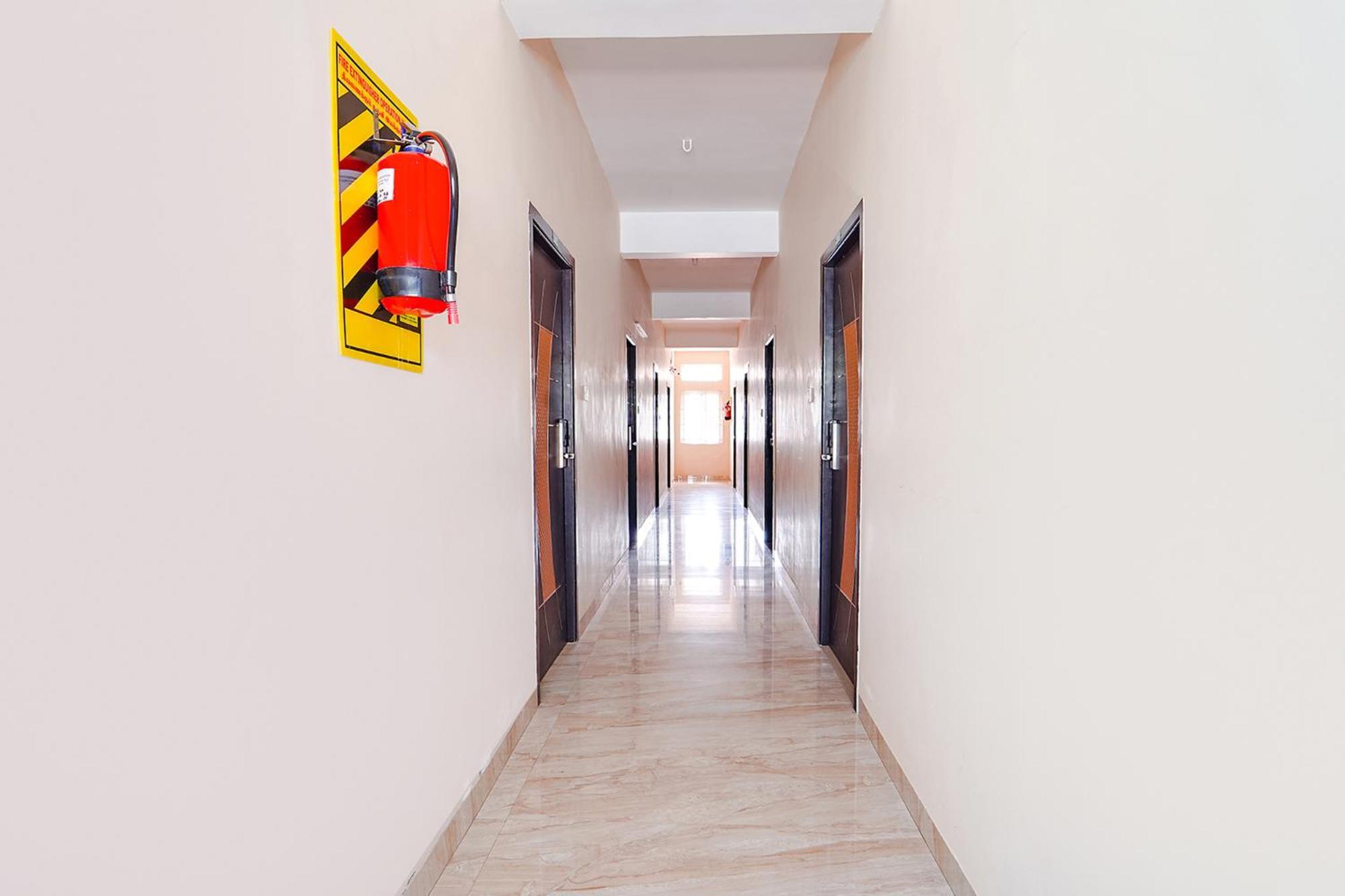 Fabexpress Uv Residency - 700M From Coimbatore International Airport Irugur Екстер'єр фото