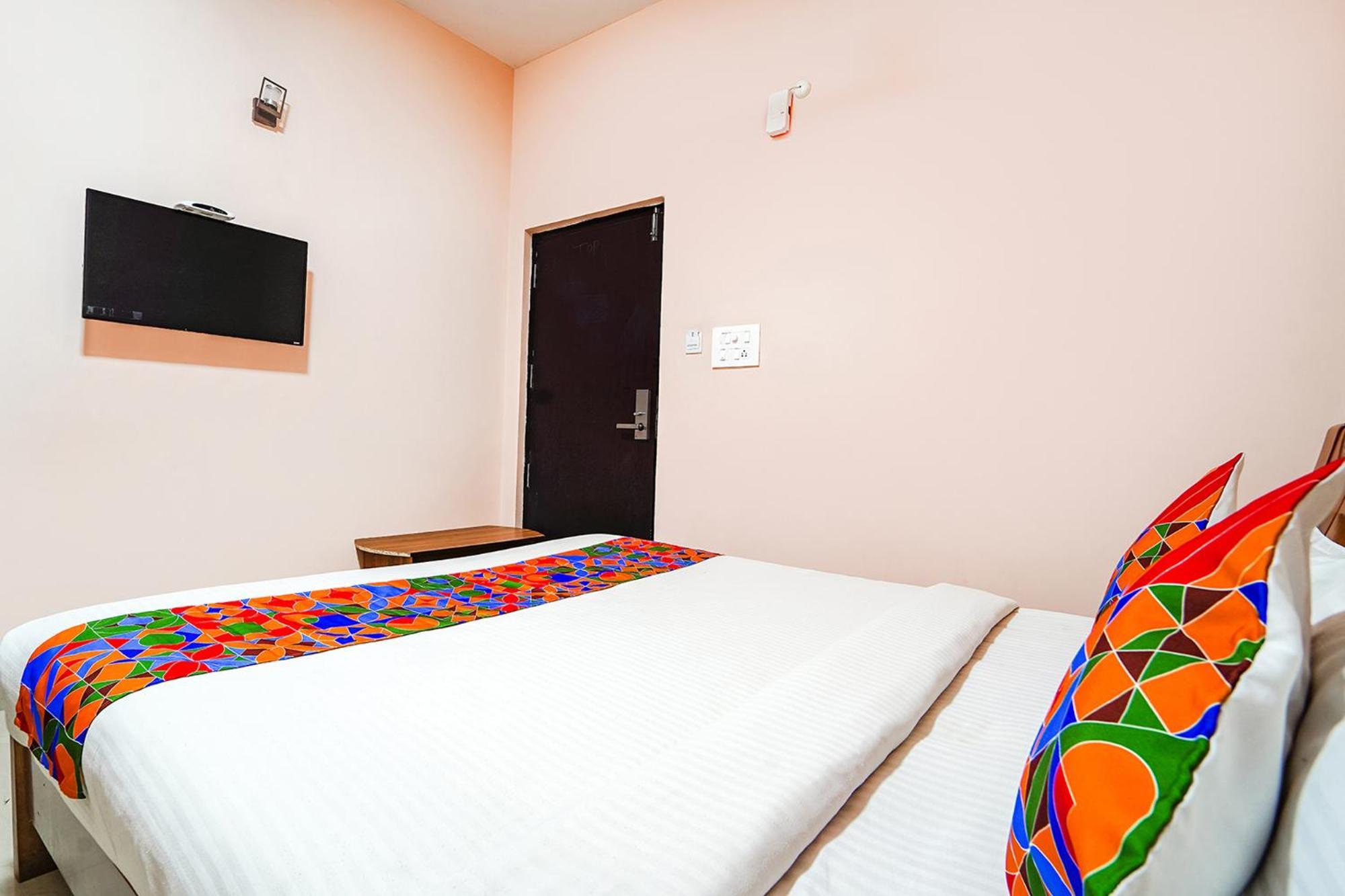 Fabexpress Uv Residency - 700M From Coimbatore International Airport Irugur Екстер'єр фото