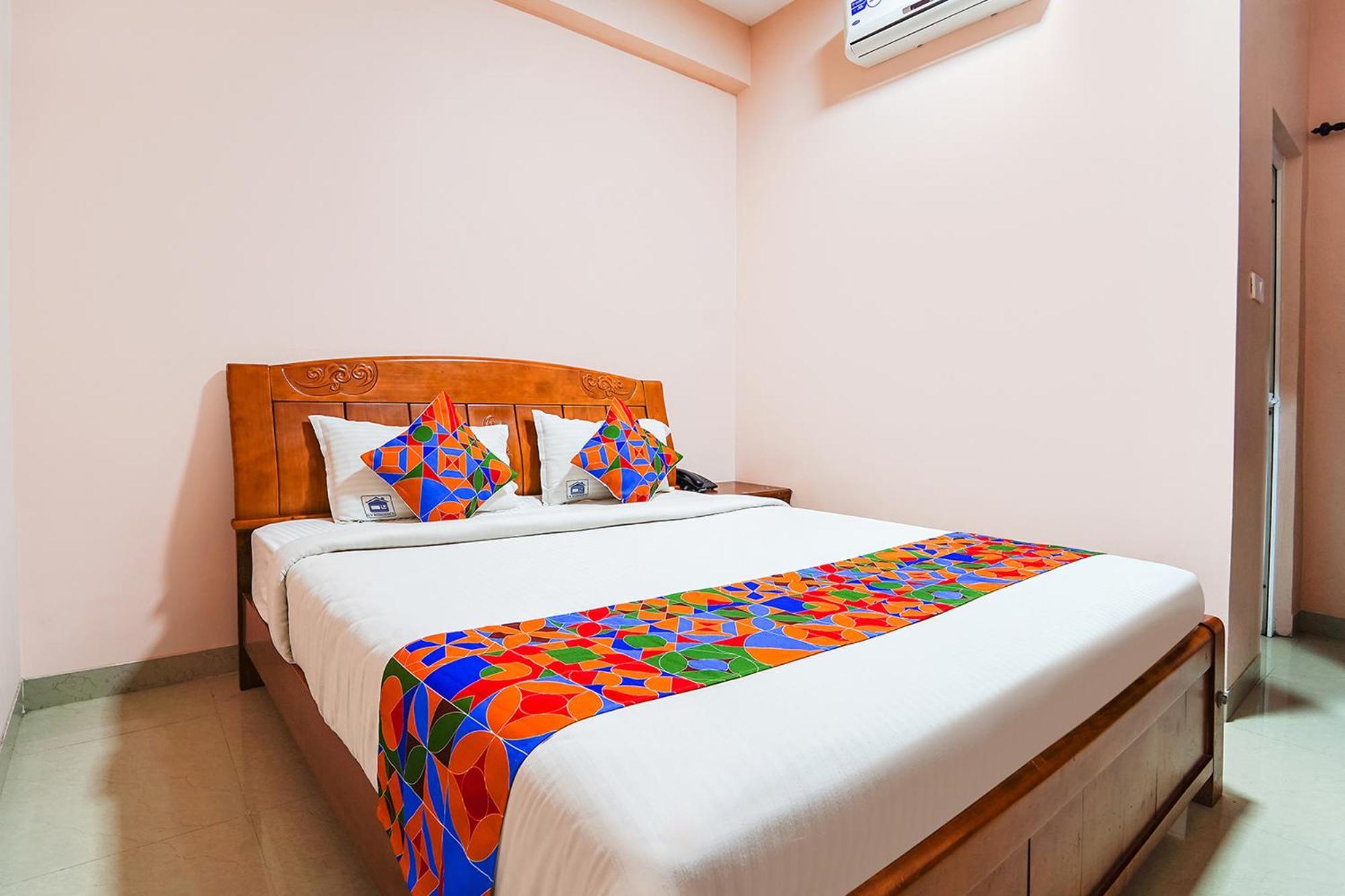 Fabexpress Uv Residency - 700M From Coimbatore International Airport Irugur Екстер'єр фото