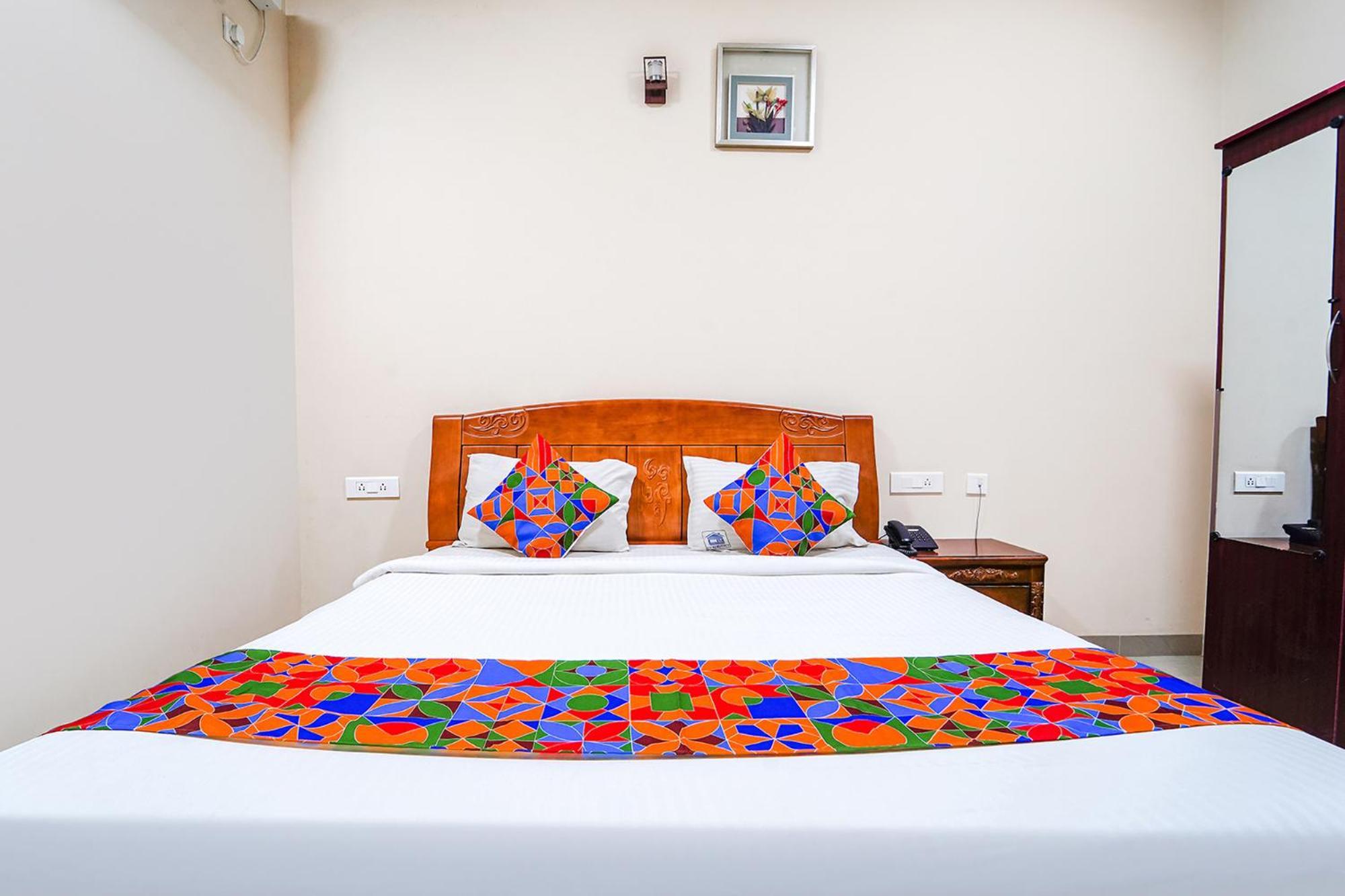 Fabexpress Uv Residency - 700M From Coimbatore International Airport Irugur Екстер'єр фото