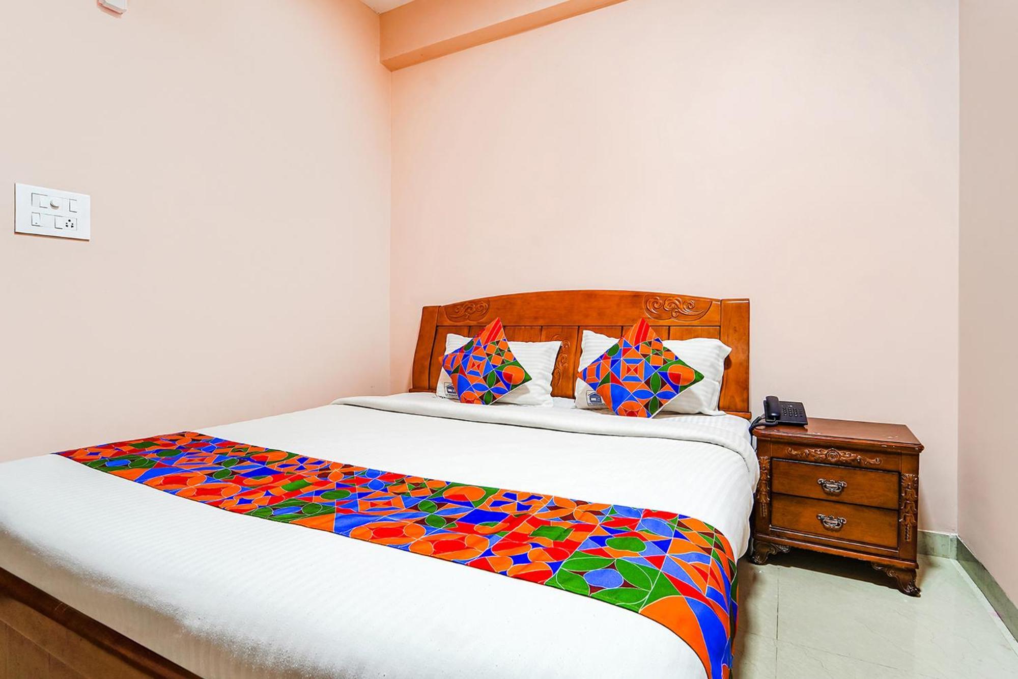 Fabexpress Uv Residency - 700M From Coimbatore International Airport Irugur Екстер'єр фото