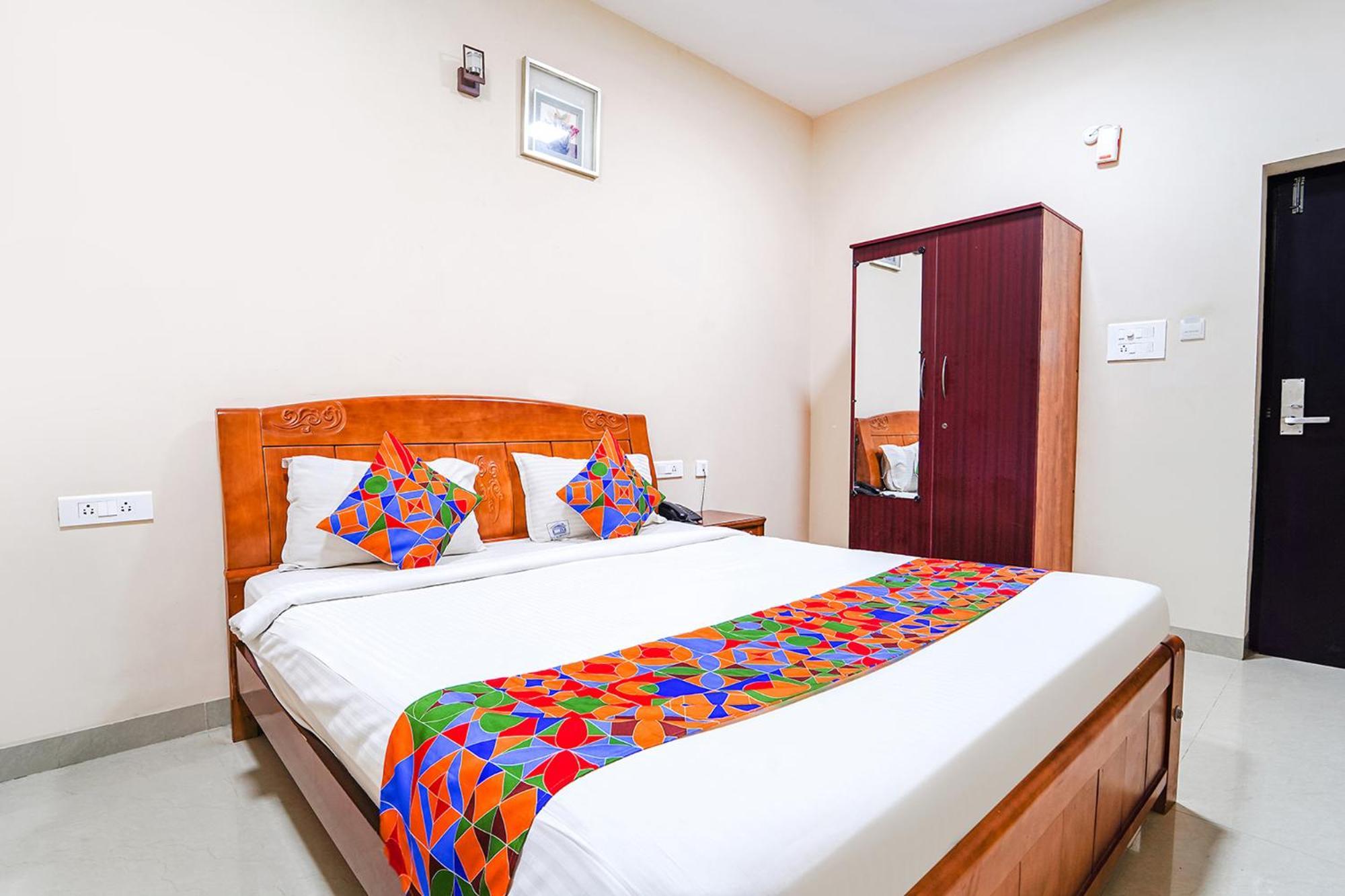 Fabexpress Uv Residency - 700M From Coimbatore International Airport Irugur Екстер'єр фото