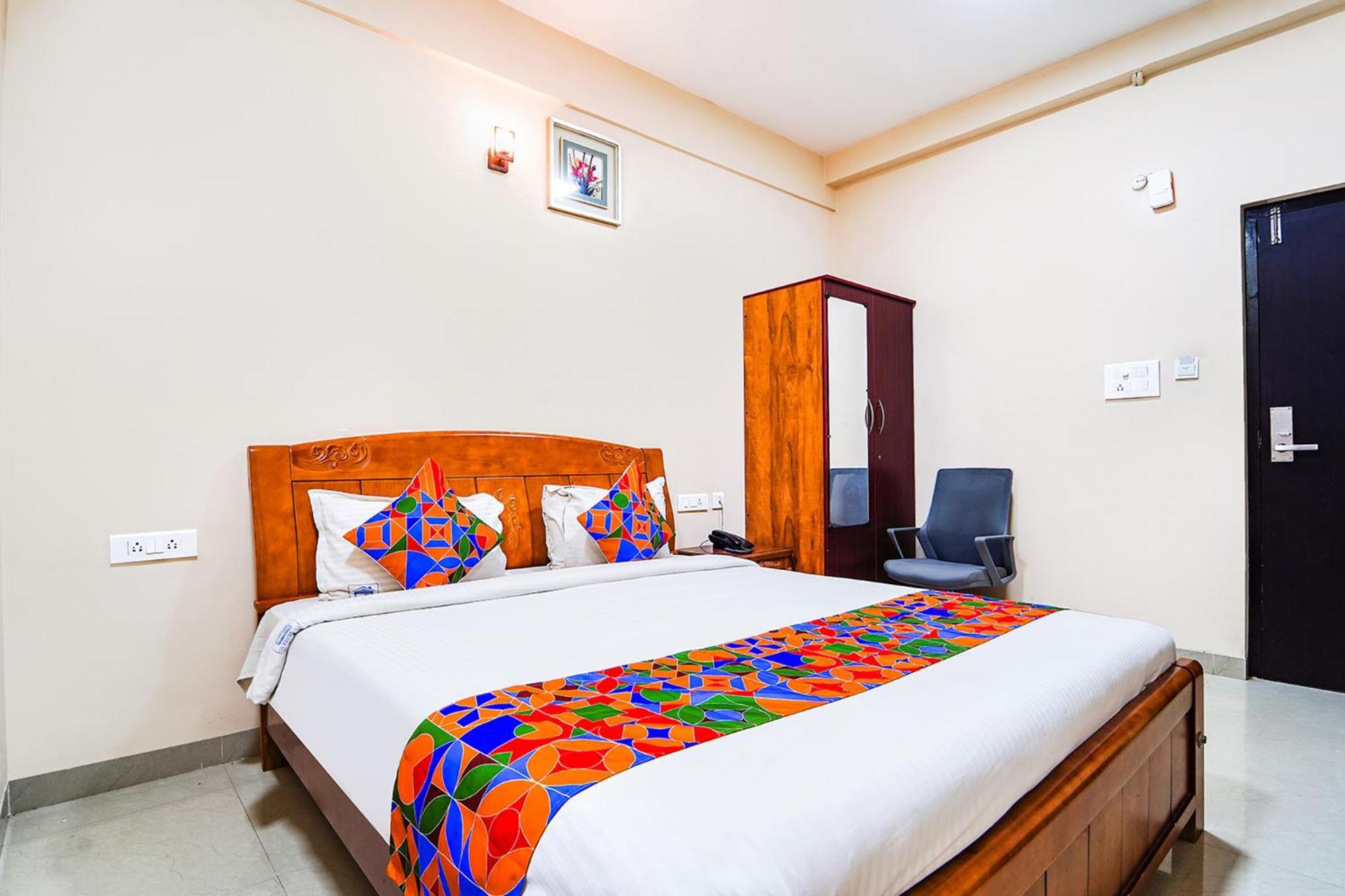 Fabexpress Uv Residency - 700M From Coimbatore International Airport Irugur Екстер'єр фото