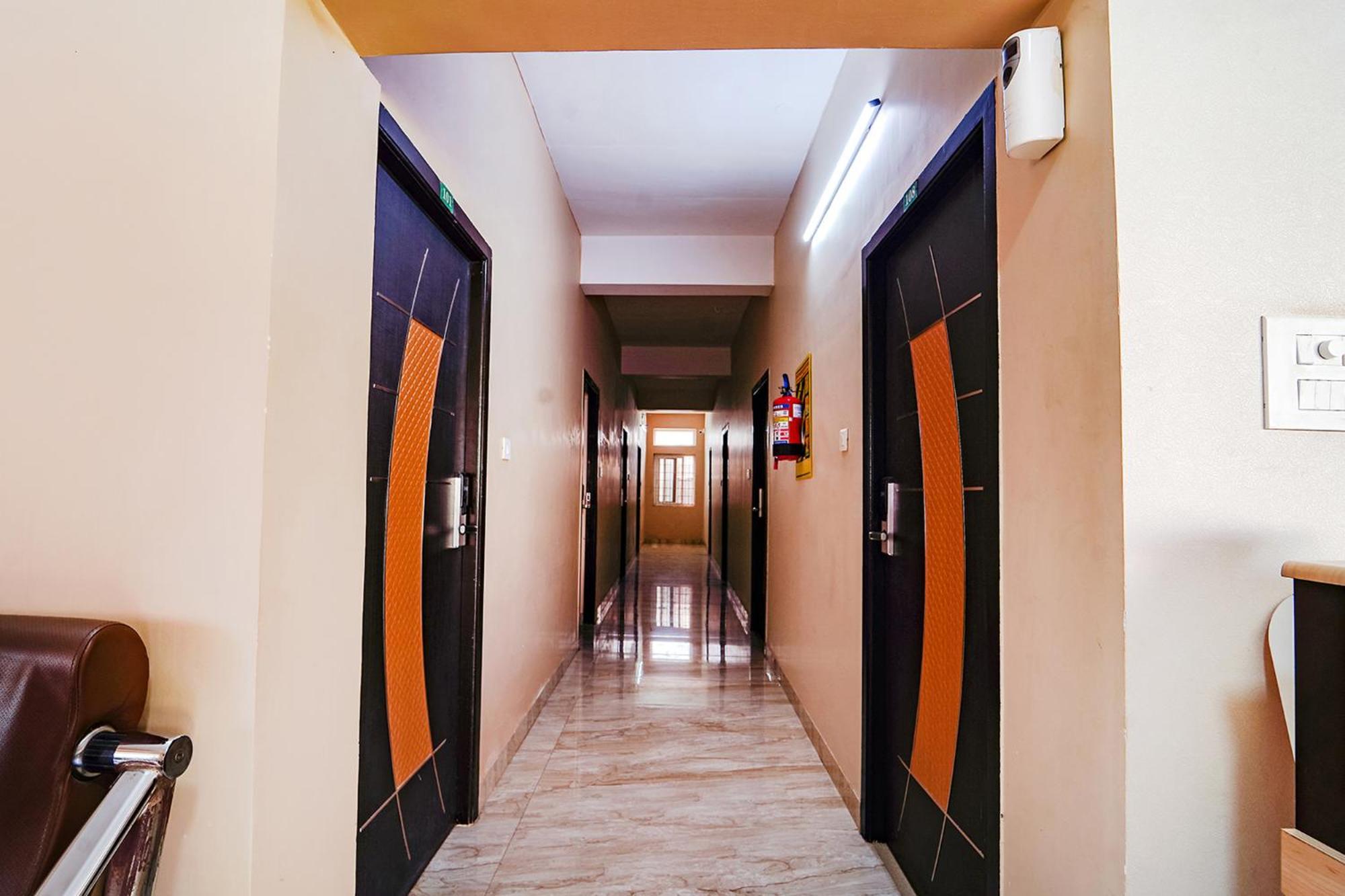 Fabexpress Uv Residency - 700M From Coimbatore International Airport Irugur Екстер'єр фото