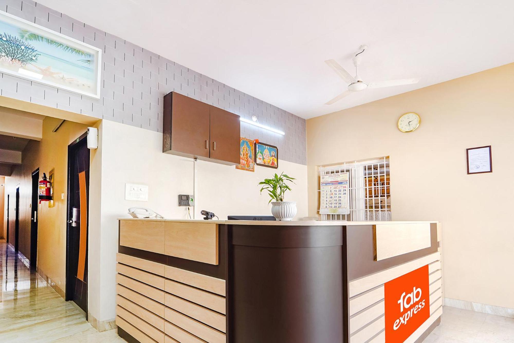 Fabexpress Uv Residency - 700M From Coimbatore International Airport Irugur Екстер'єр фото