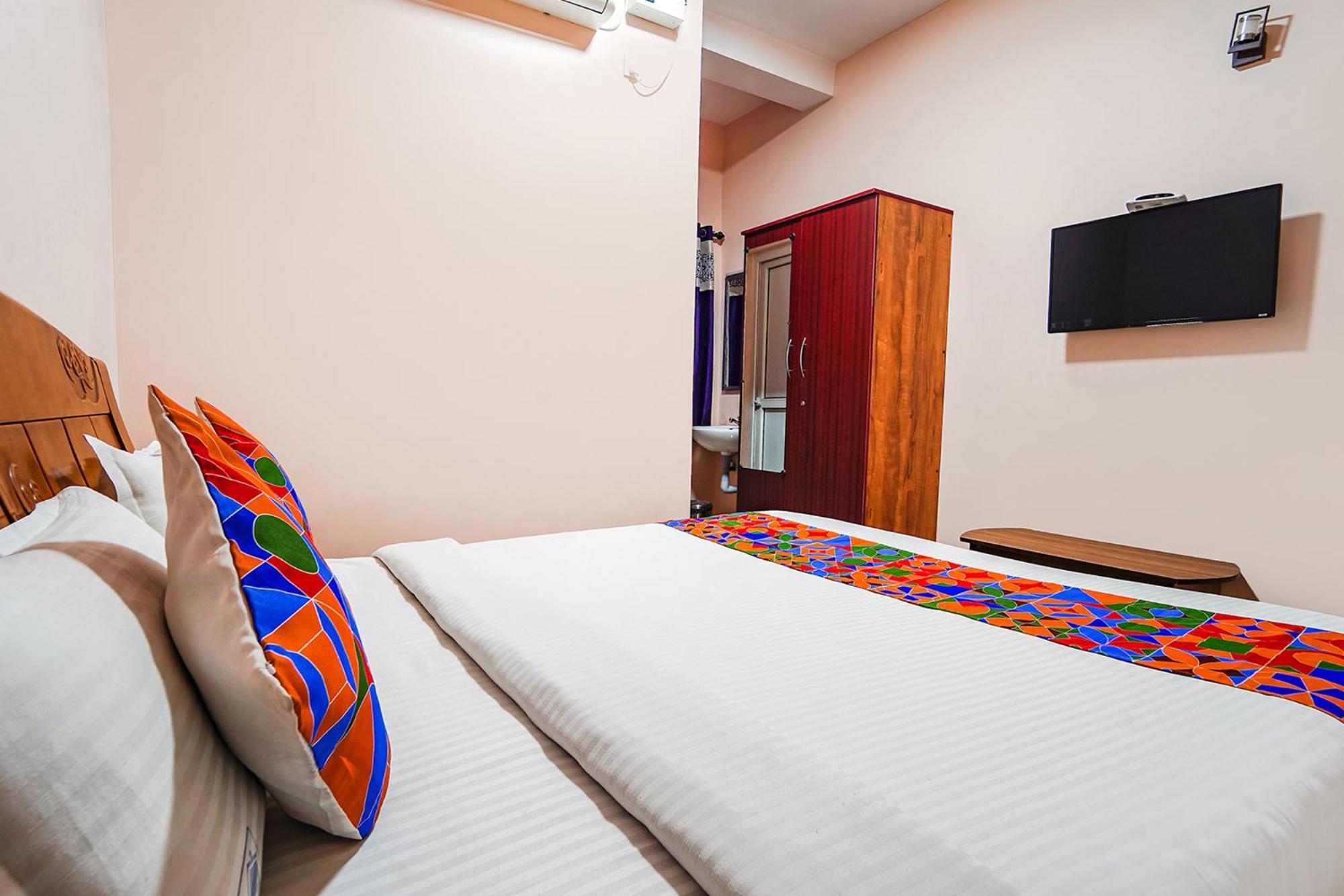Fabexpress Uv Residency - 700M From Coimbatore International Airport Irugur Екстер'єр фото