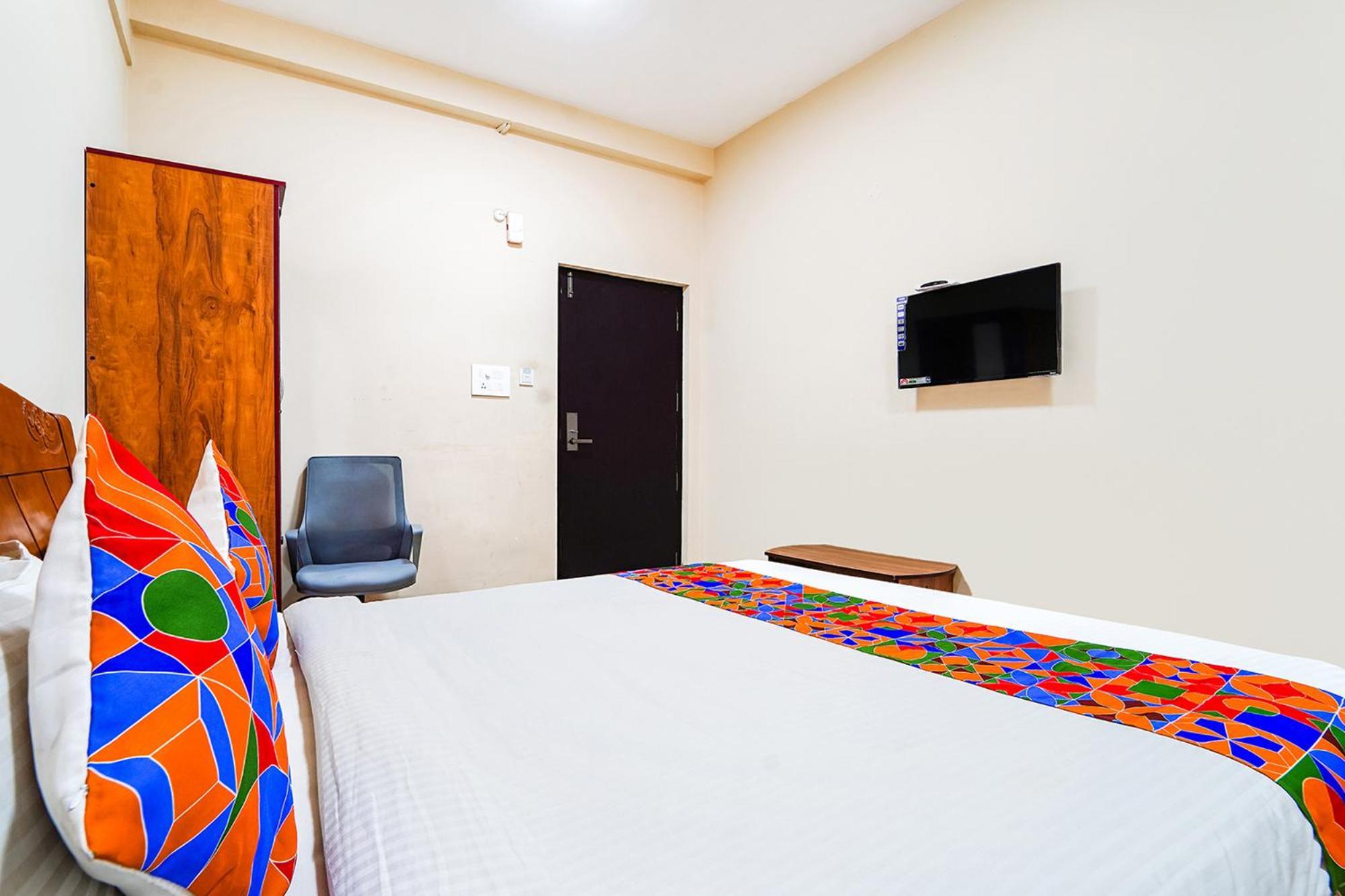 Fabexpress Uv Residency - 700M From Coimbatore International Airport Irugur Екстер'єр фото